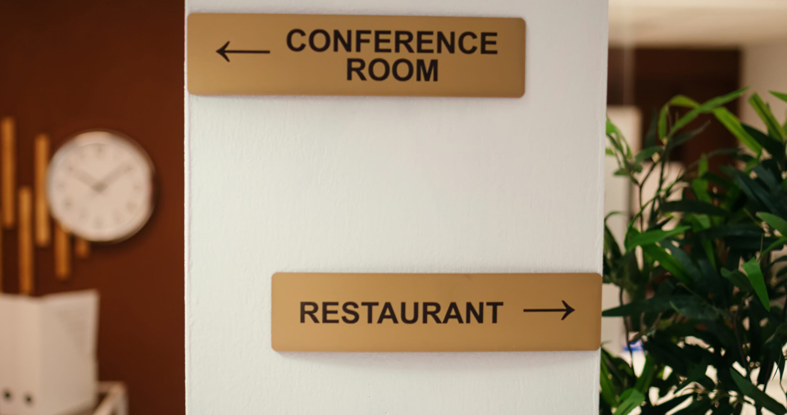 Hotel Signage Nomor