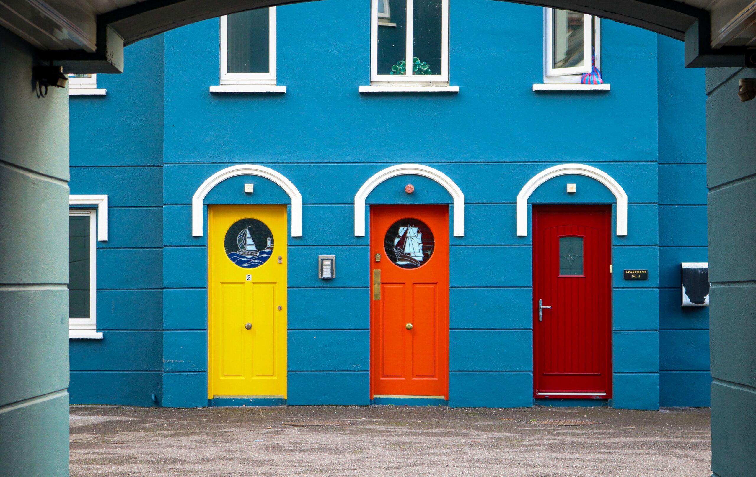Tren Warna Pintu Rumah Dahlia
