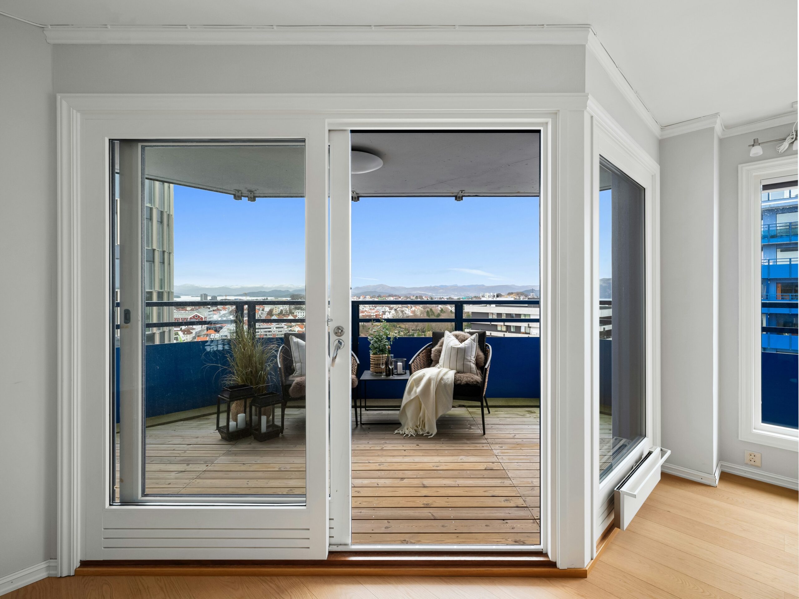 Sliding Door Cocok untuk Semua Jenis Rumah putih