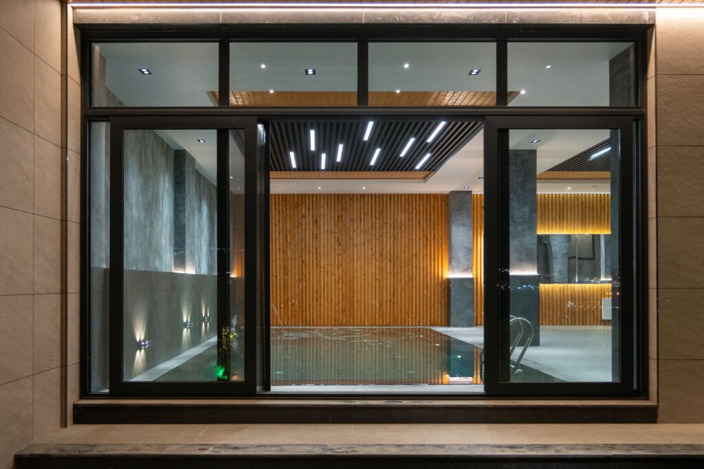 Top Hung dan Bottom Rolling pada Sliding Door