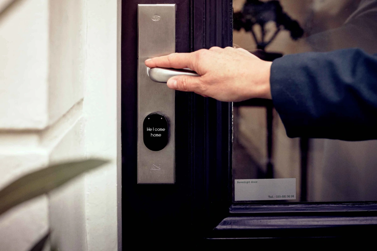 Smart Lock Error atau Tidak Merespons digital